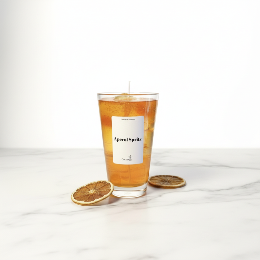 Aperol Spritz Kerze mit hellem Hintergrund